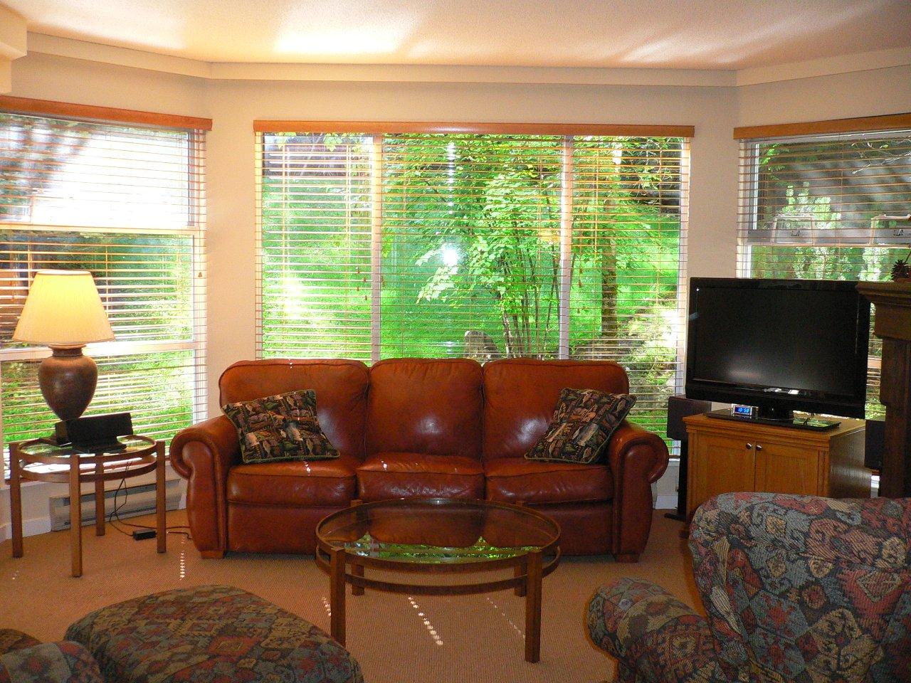 Whistler Woodrun Lodge 218 Living Area